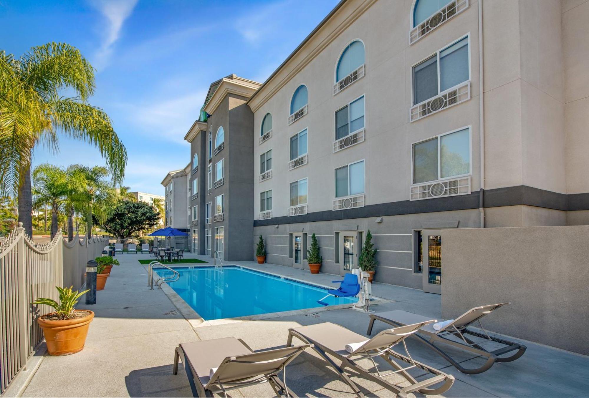 Holiday Inn Express San Diego - Sorrento Valley By Ihg Экстерьер фото